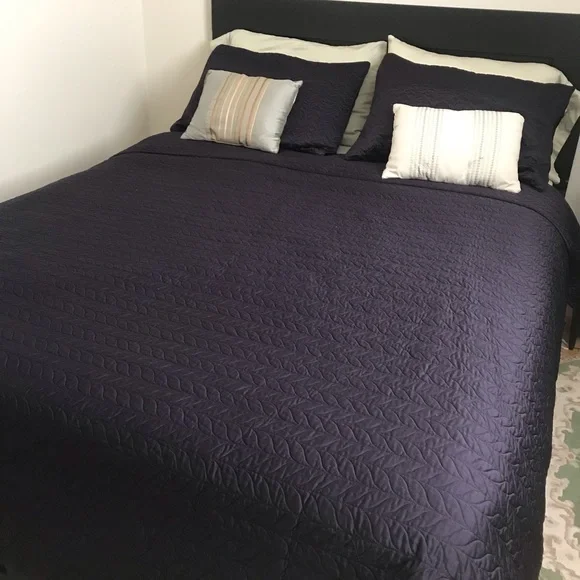 Bedspread - Picture 2 of 2